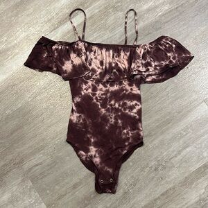 American Eagle Outfitters Tie dye purple off shoulder bodysuit